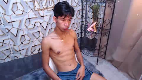 Snapshot of maxiebunny99 chatting on February 22, 6:41 pm Reyn online show from February 22, 6:41 pm