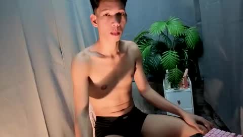 Snapshot of maxiebunny99 chatting on September 27, 12:21 pm Reyn online show from September 27, 12:21 pm