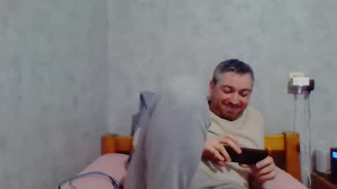 Snapshot of maximefrxx chatting on December 17, 7:59 pm Maxime online show from December 17, 7:59 pm