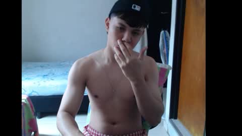 Snapshot of maximiliano_0423 chatting on February 25, 3:32 pm maximiliano_0423 online show from February 25, 3:32 pm