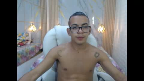 Snapshot of maximiliano_hotdevil chatting on May 26, 2:18 am maxi online show from May 26, 2:18 am