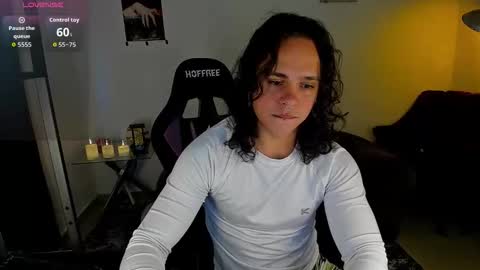 Snapshot of maximiliano_scoott_ chatting on November 18, 6:01 pm maximiliano_scoott_ online show from November 18, 6:01 pm