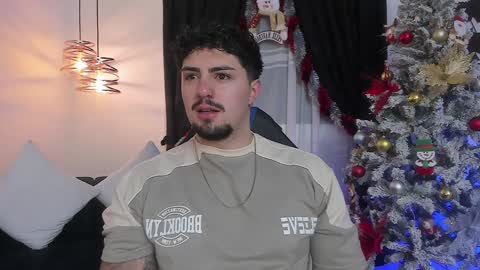 Snapshot of maximo_rodriguez chatting on December 11, 6:58 am Maximo online show from December 11, 6:58 am