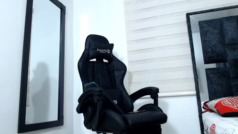 Snapshot of maximo_sebastian chatting on February 2, 4:26 am Maximo Sebastian online show from February 2, 4:26 am