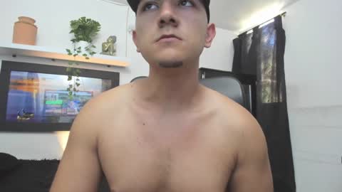 Snapshot of maximo_ston chatting on December 8, 8:36 pm maximo_ston online show from December 8, 8:36 pm