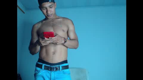 Maximo Aron Vega online show from December 13, 8:15 pm