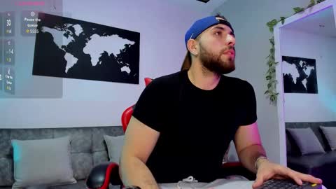 Snapshot of maximo_wolf1 chatting on December 20, 8:49 pm Maximo Wolf online show from December 20, 8:49 pm