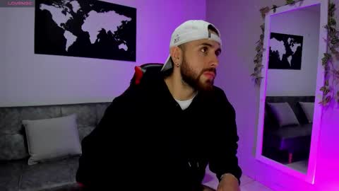 Snapshot of maximo_wolf1 chatting on December 22, 7:55 pm Maximo Wolf online show from December 22, 7:55 pm