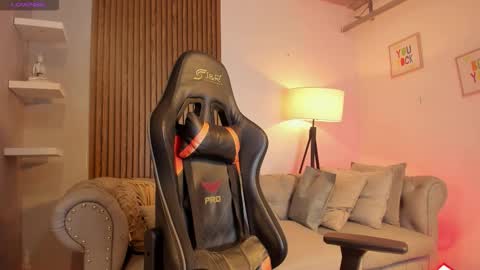 Snapshot of maximo_wolf1 chatting on January 11, 10:04 pm Maximo Wolf online show from January 11, 10:04 pm