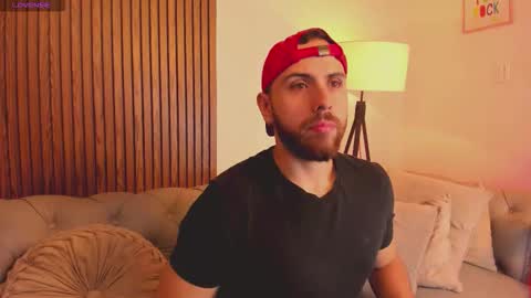 Snapshot of maximo_wolf1 chatting on January 18, 10:02 pm Maximo Wolf online show from January 18, 10:02 pm