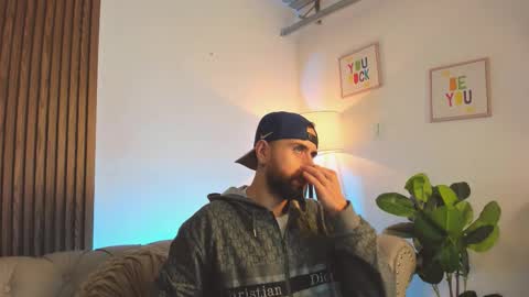 Snapshot of maximo_wolf1 chatting on February 22, 10:19 pm Maximo Wolf online show from February 22, 10:19 pm