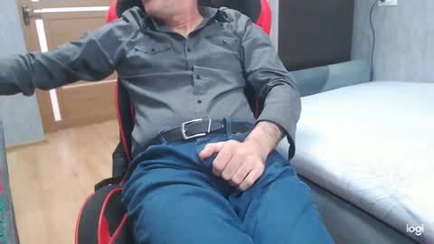 maximus3334 online show from April 7, 10:05 am