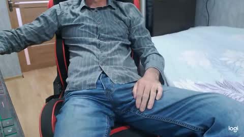 maximus3334 online show from May 24, 7:57 am