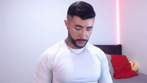 Independent Model online show from November 9, 2:43 am