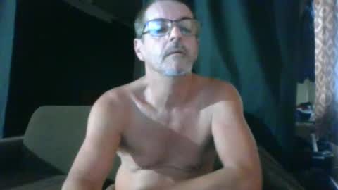 Snapshot of maximus_oreally chatting on March 12, 11:44 pm Max online show from March 12, 11:44 pm