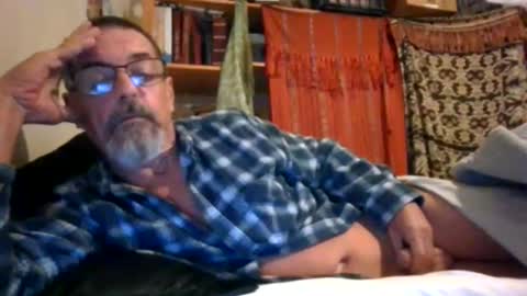 Max online show from April 17, 2:09 pm