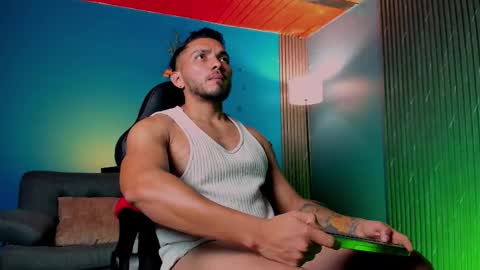 Snapshot of maximusclark chatting on January 7, 2:47 am Maximus Clark online show from January 7, 2:47 am