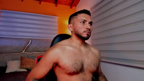 Snapshot of maximusclark chatting on February 24, 12:52 am Maximus Clark online show from February 24, 12:52 am