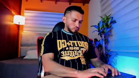 Snapshot of maximusclark chatting on February 25, 1:59 am Maximus Clark online show from February 25, 1:59 am