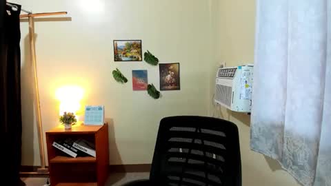 Snapshot of maxine_fucks chatting on February 5, 7:24 am maxine_fucks online show from February 5, 7:24 am