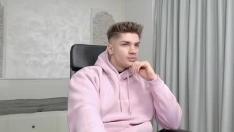 MaxKaiden online show from April 3, 4:21 am