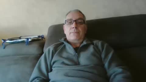 Snapshot of maxou569 chatting on March 10, 6:38 am maxou569 online show from March 10, 6:38 am