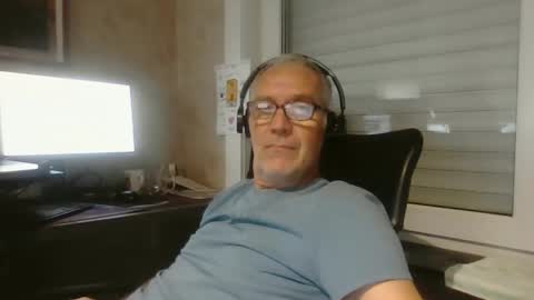 Snapshot of maxou569 chatting on October 15, 8:36 am maxou569 online show from October 15, 8:36 am