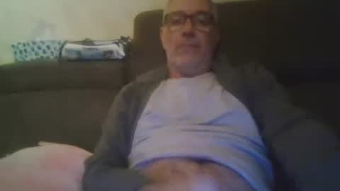 Snapshot of maxou569 chatting on November 8, 8:03 am maxou569 online show from November 8, 8:03 am