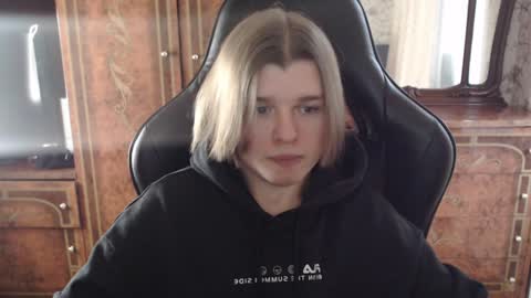 Snapshot of maxplay18 chatting on December 12, 11:29 am Max online show from December 12, 11:29 am