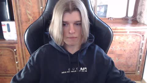 Snapshot of maxplay18 chatting on February 22, 1:57 pm Max online show from February 22, 1:57 pm