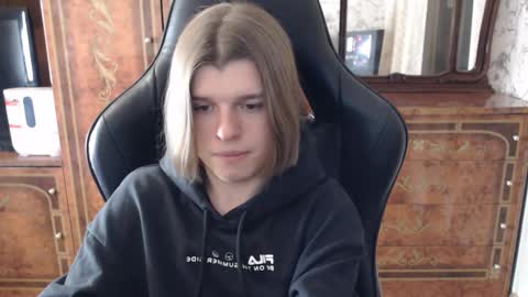 Snapshot of maxplay18 chatting on February 22, 5:02 pm Max online show from February 22, 5:02 pm