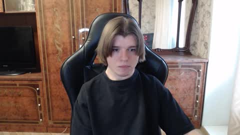 Max online show from December 1, 10:53 am