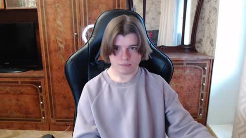 Max online show from December 3, 8:23 am