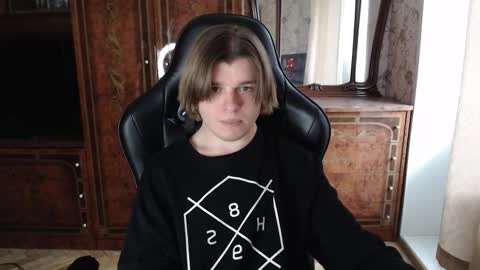 Max online show from December 16, 9:14 am