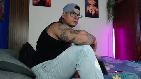 Snapshot of maxstroncm18 chatting on July 12, 1:02 pm maxstroncm18 online show from July 12, 1:02 pm