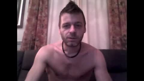 Snapshot of maxthewolf chatting on October 19, 10:38 am MaxTheWolf online show from October 19, 10:38 am