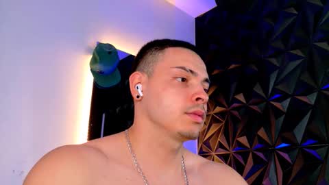 MAX online show from November 17, 12:05 am