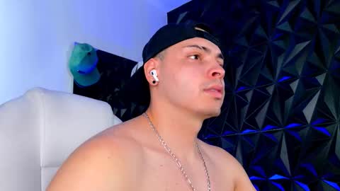 MAX online show from November 26, 6:31 pm