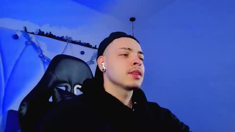 MAX online show from December 3, 12:03 pm