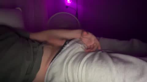 Snapshot of maxx276828 chatting on October 13, 5:07 am maxx276828 online show from October 13, 5:07 am