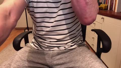 Max online show from December 10, 5:39 am