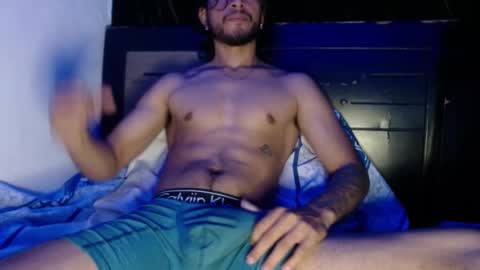 Snapshot of maxximus_10 chatting on December 22, 6:04 pm maxximus_10 online show from December 22, 6:04 pm