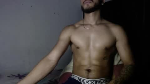 Snapshot of maxximus_10 chatting on January 3, 9:25 am maxximus_10 online show from January 3, 9:25 am