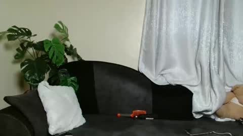 Snapshot of maxxinepetite chatting on April 7, 1:11 pm maxxinepetite online show from April 7, 1:11 pm