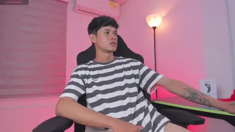 Snapshot of maxxx_0 chatting on June 3, 6:38 am max online show from June 3, 6:38 am