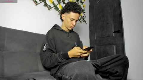 Max online show from April 6, 2:09 am