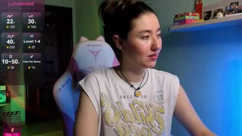 Snapshot of may_may_moon chatting on June 29, 3:56 pm may_may_moon online show from June 29, 3:56 pm