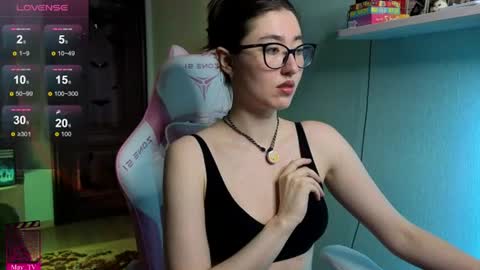 Snapshot of may_may_moon chatting on July 2, 7:53 pm may_may_moon online show from July 2, 7:53 pm