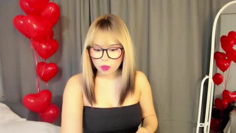 Snapshot of may_mia chatting on February 17, 10:36 pm Mia online show from February 17, 10:36 pm