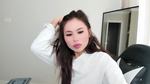 Mia online show from October 26, 4:29 am